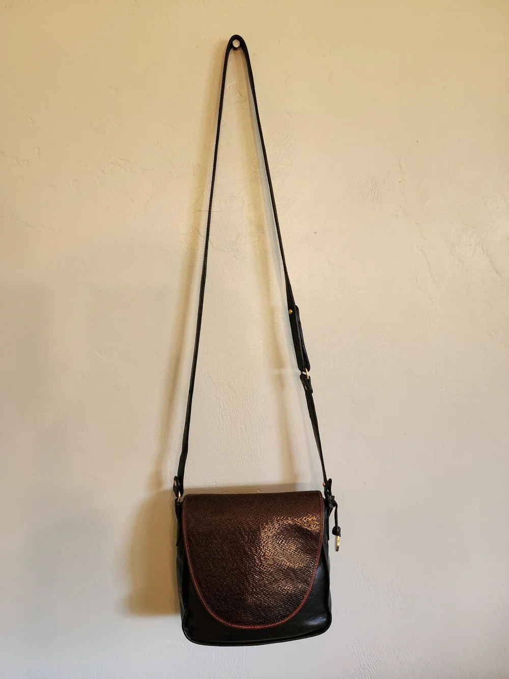 Vintage Brahmin Black Leather Crossbody with Brown Woven Flap